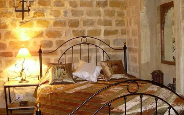 Hotel Monsoon Palace