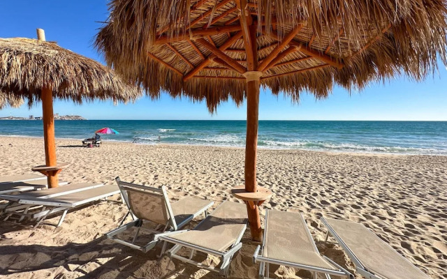 Oceanfront Vibes Iconic Beachside Getaway