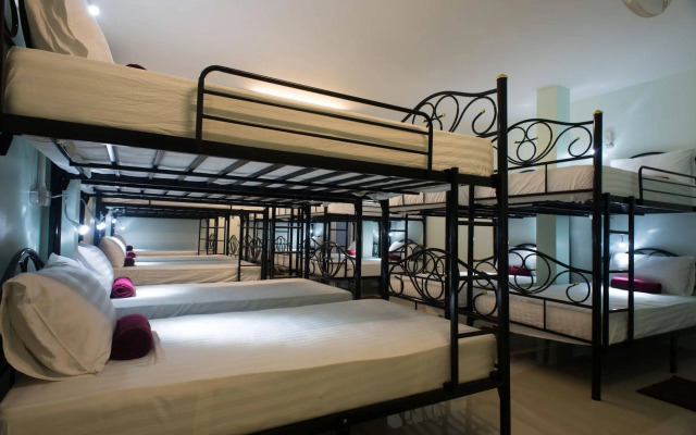 Plan B Hotel - Hostel