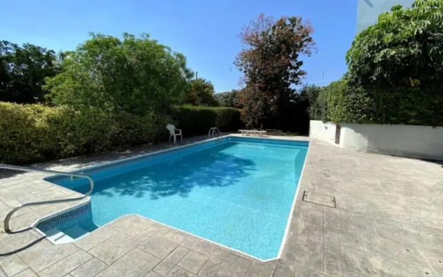 Pearl Villa in Agios Athanasios