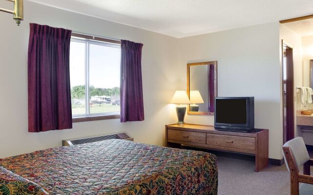 Rodeway Inn Pine River