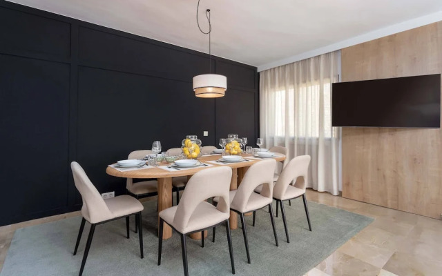 Luxury Apartment in City Center. Puerta Real II