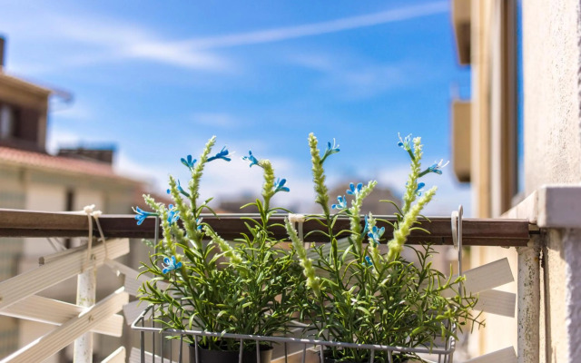 Metro Lapa House with sunny balcony and A/C