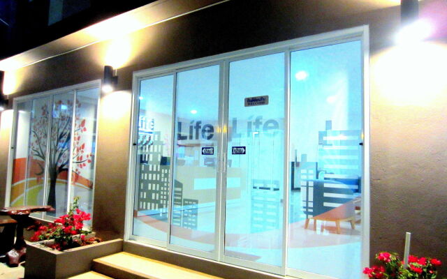 Life Grand Hotel