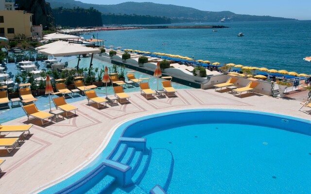 Alimuri Bay Resort