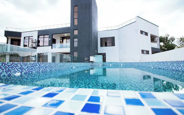 Cascadia Serviced Apartments