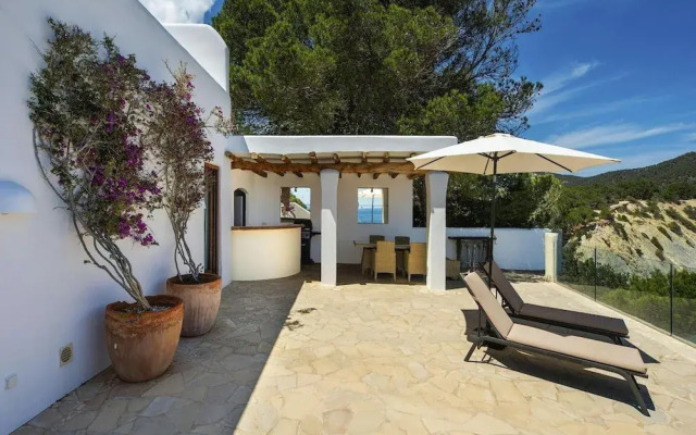 Magnificent Villa With sea Views