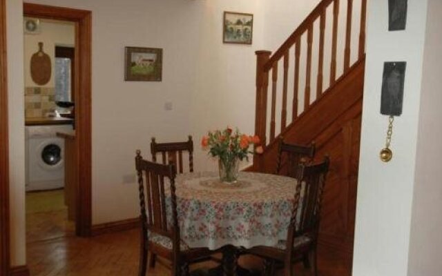 Neuadd Arms Hotel