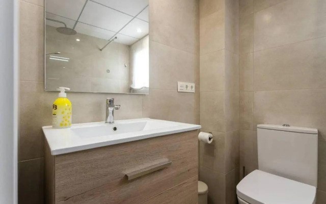 New San Juan beach apartment with AC