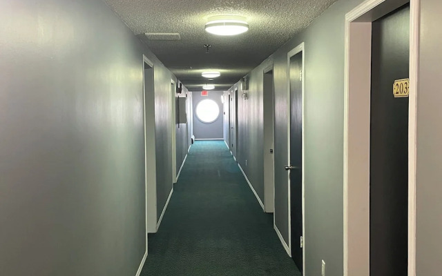 Grizzly Motor Hotel