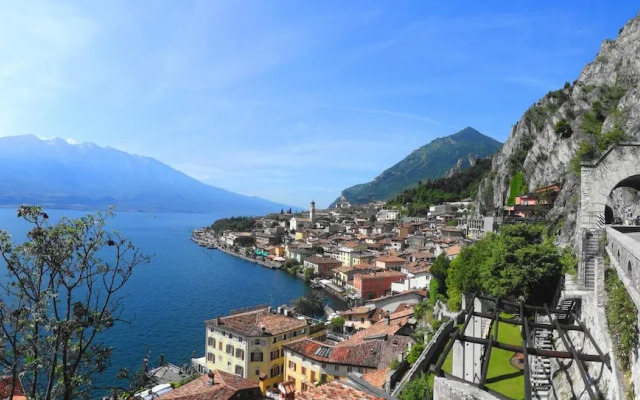 Rustichel Lake View in Toscolano Maderno