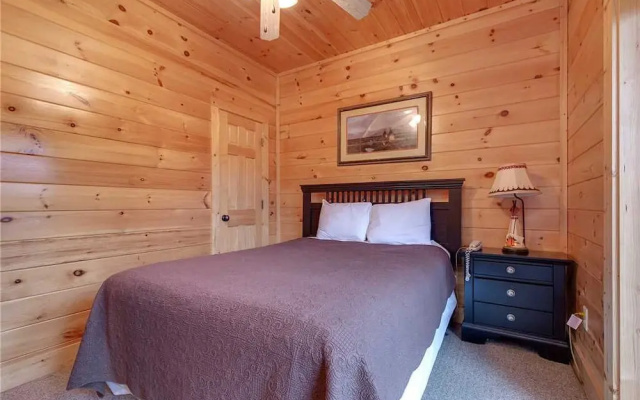 Destinys Lodge - Five Bedroom Cabin
