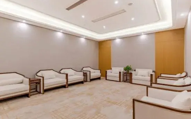 Yigang Jinma Hotel