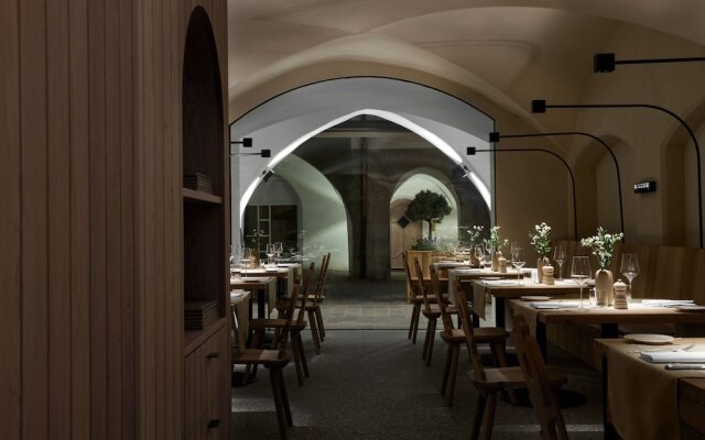 fink Restaurant & Suites
