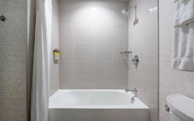 Holiday Inn Express & Suites Vaughan-Southwest by IHG