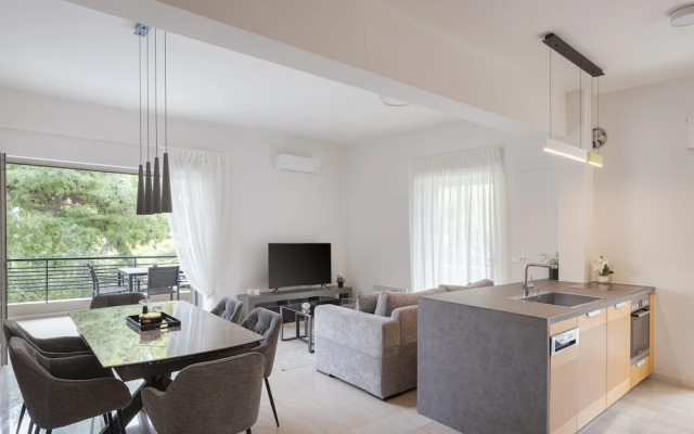 Vouliagmeni Stylish Apartment