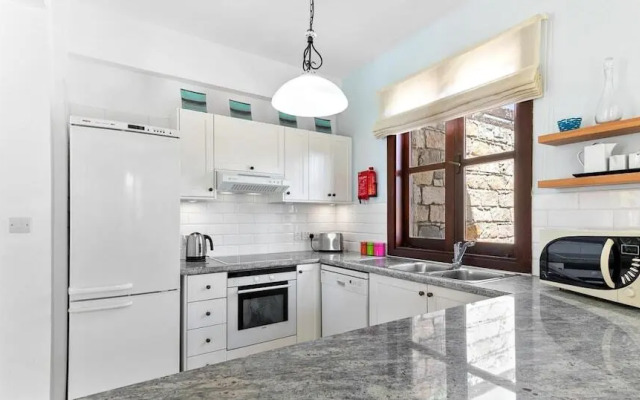 3 bedroom Villa Tala with private pool and sunset views, Aphrodite Hills Resort