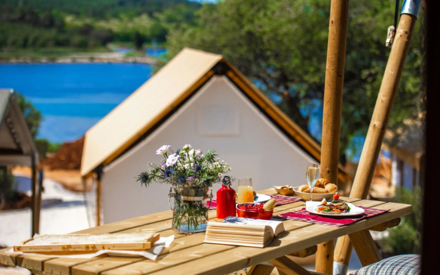 Arena One 99 Glamping