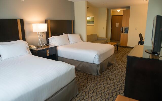 Holiday Inn Express Hotel & Suites Chanhassen, an IHG Hotel