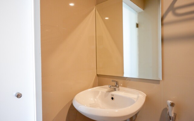 RedDoorz Plus near Solo Baru