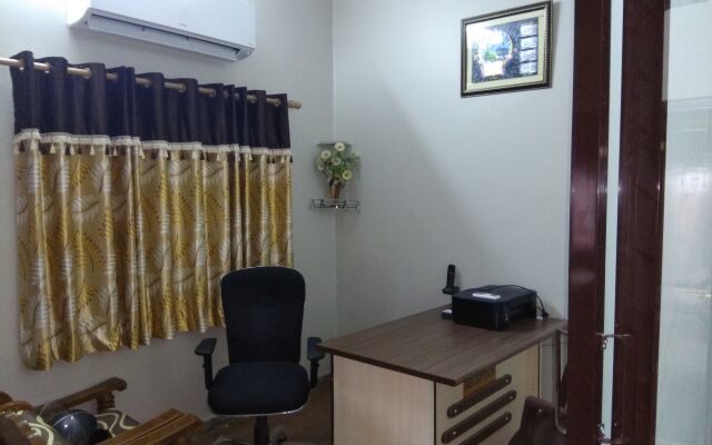 Hotel Zamarrud Palace