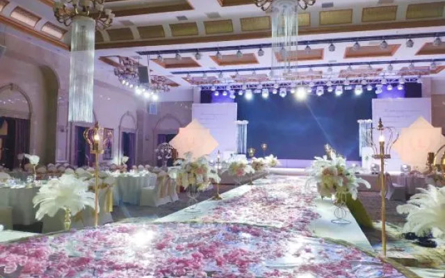 Longfeng Sports Theme Hotel