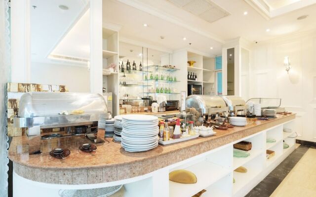 Maple Haus Sukhumvit 33 by Favstay