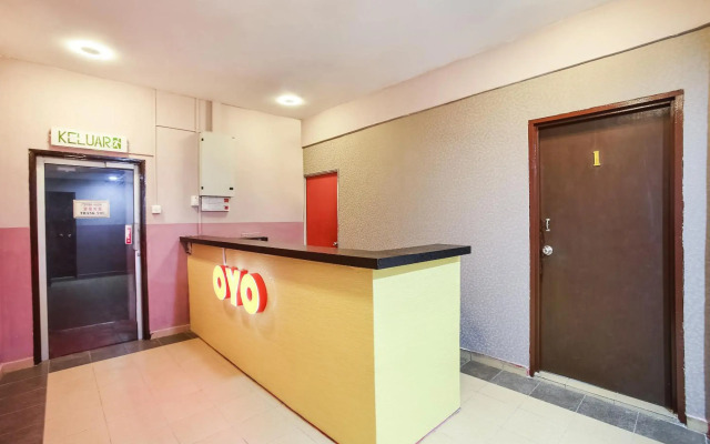 OYO 89585 Hotel Happy Inn