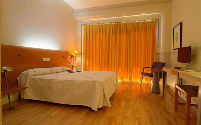Hotel Azar
