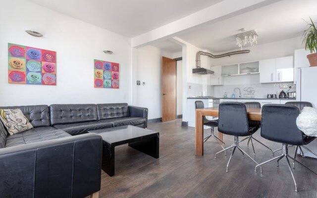 Spacious and Contemporary 3 Bedroom House