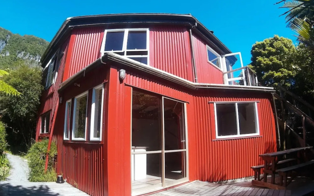 Te Nikau Retreat - Hostel