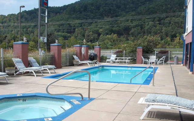 Holiday Inn Express Erwin I-181/i-26