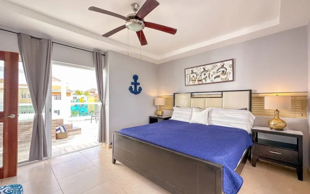Gorgeous 1 BR PH Apartment w Jacuzzi