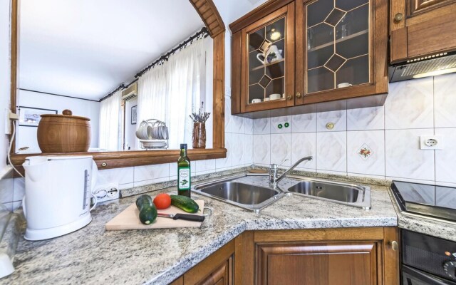 Stunning Home in Liznjan With Wifi and 3 Bedrooms
