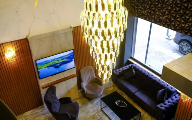 Loyal City Hotel