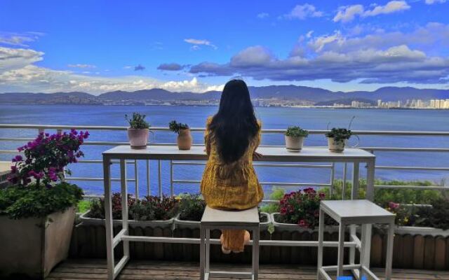 Dali Zouzou Tingting Seaview Inn