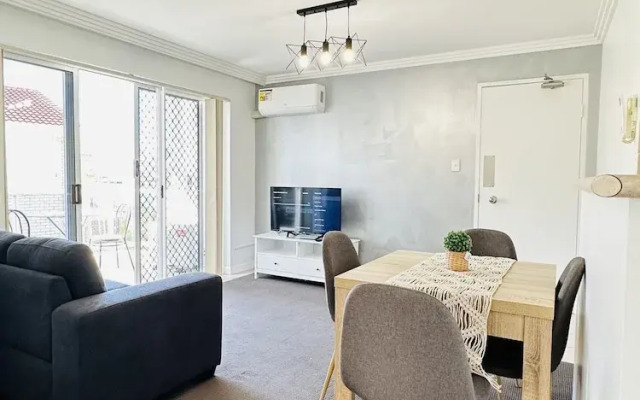 Modern Apartment in Chevron Island