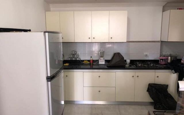 Modern 3 Bedroom Apartment Walk to Cafés & Bookstores