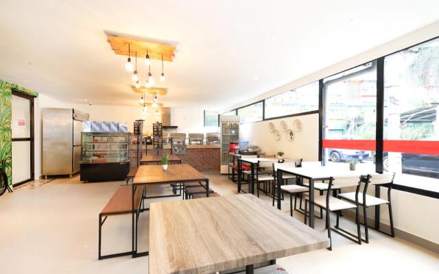 OYO 90121 Summer House Bed & Cafe