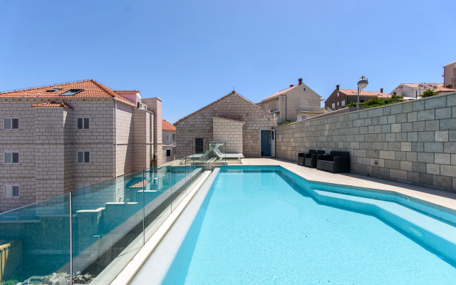 Villa Curic