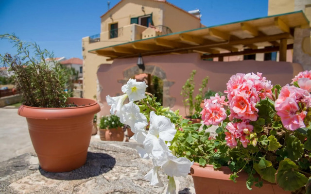 Skandalis Traditional Suites