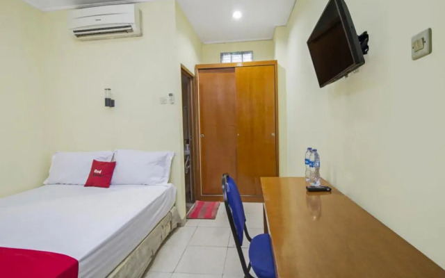 RedDoorz Plus near Ciputra World Kuningan 2