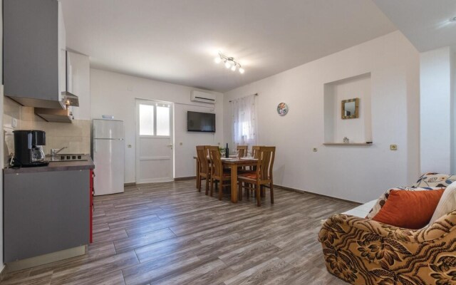 Stunning Home in Podstrana With Wifi and 2 Bedrooms