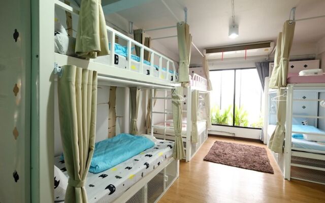 Seatz station Hostel Female only