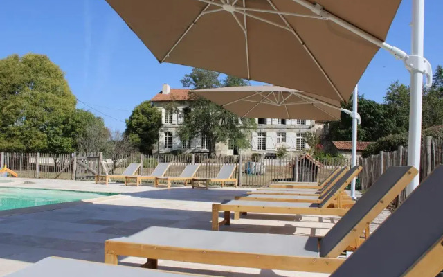 Le Petit Chateau Servanches