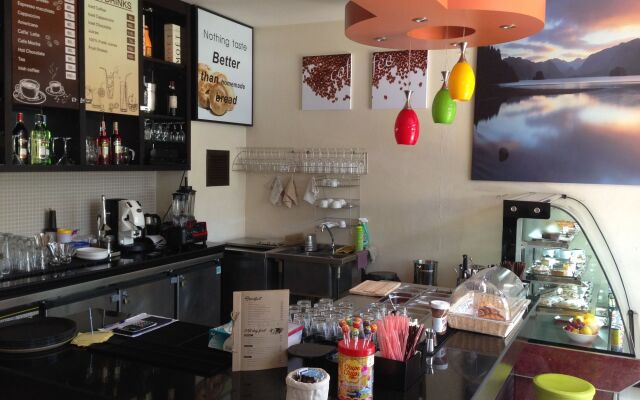 Enjoys Beach House Karon