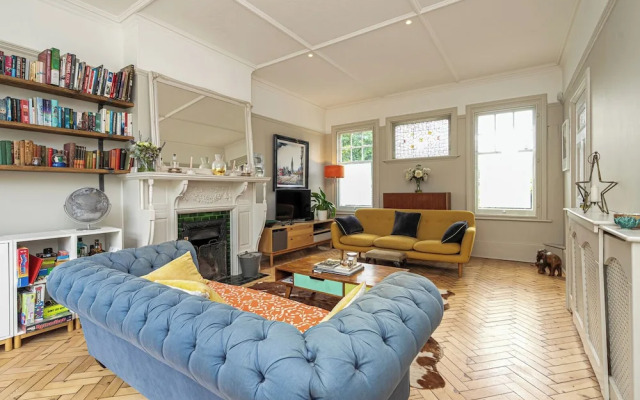 Chic and Colourful Family Home by Underthedoormat
