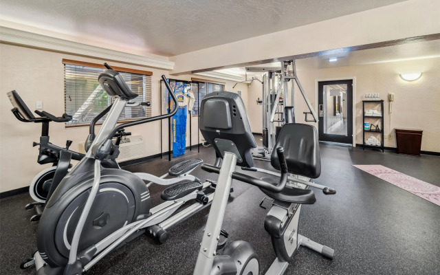 Best Western Plus Hilltop Inn