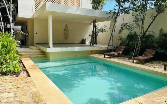 Jungle  Studio Balcony & Hammock S19