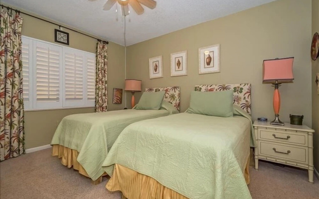 Sea Oats 221 2 Bedroom Home by RedAwning